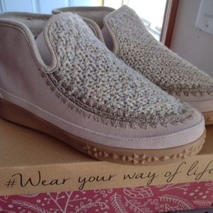 Muk Luks Street Queens Booties Size 7 Stone